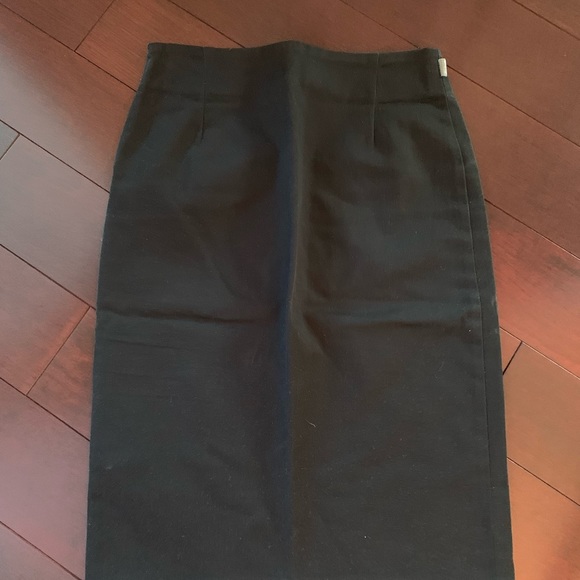 Black skirt from Roots - Picture 1 of 4